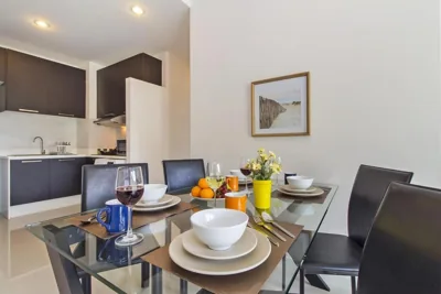 Chic Condo by RESAVA – Photos 11
